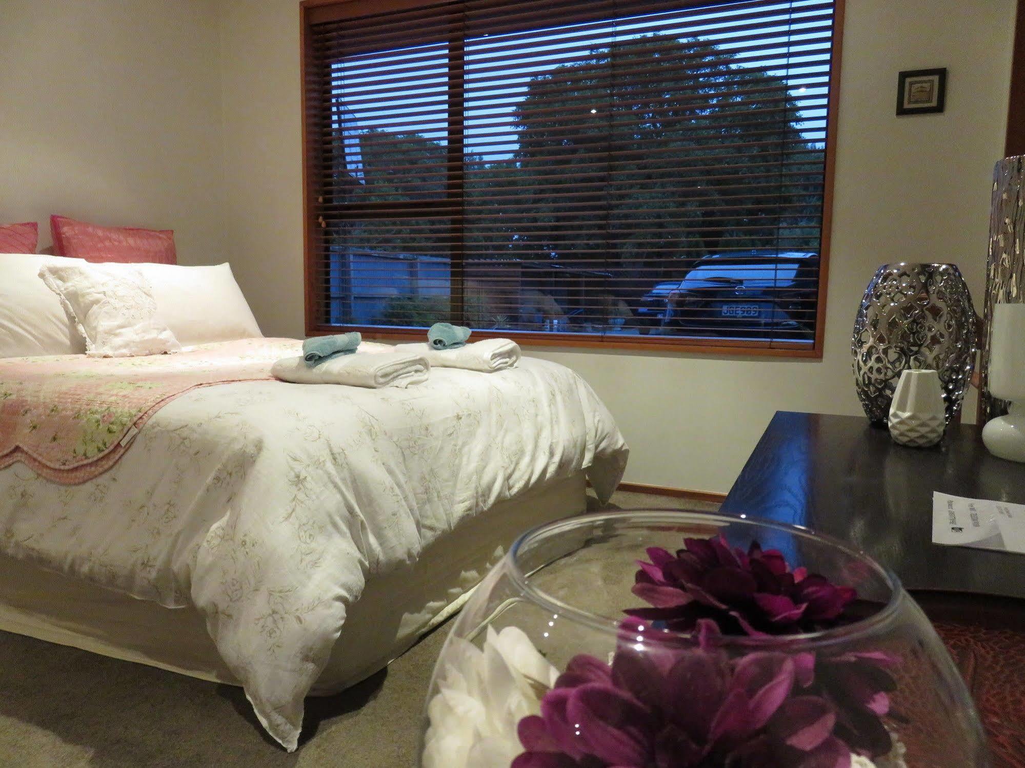 Maples On Harewood Bed and Breakfast Christchurch Eksteriør billede